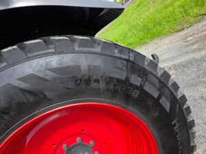 Pneu Nokian 480/80R38 sur un tracteur Fendt 512 Vario