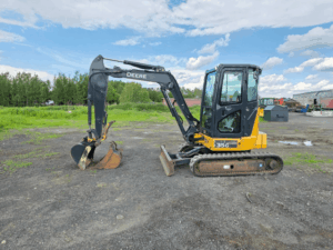 Used 2017 John Deere 35G excavator with cab and buckets for sale at Les Équipements Daigle Inc.