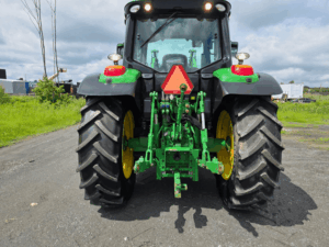 Attelage arrière et relevage trois points du tracteur John Deere 6120M 2021