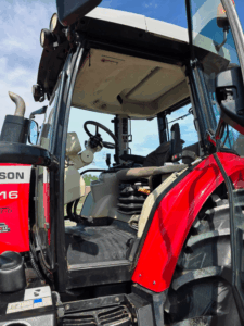Entrée cabine tracteur Massey Ferguson 6616 2015