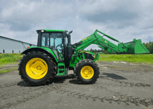 Vue latérale droite du tracteur John Deere 6120M 2021 avec chargeur 620R