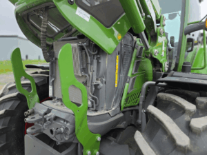Cooling system and radiator of the 2021 Fendt 514 Vario S4 ProfiPlus with hood open
