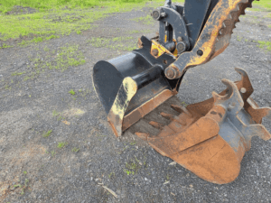 Toothed excavation bucket for 2017 John Deere 35G excavator