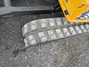 Rubber tracks on 2017 John Deere 35G excavator