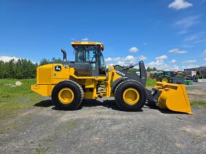 Right side view of a 2021 John Deere 524P wheel loader