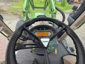 Volant et tableau de bord du Fendt 514 Vario S4 ProfiPlus