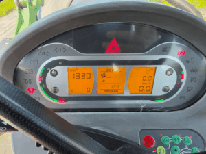Digital instrument cluster of the 2021 Fendt 514 Vario displaying operating hours.