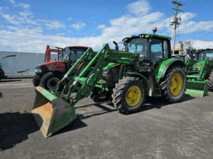 Used 2021 John Deere 6110M tractor with 620R loader for sale at Les Équipements Daigle