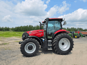 Profil gauche du tracteur Case IH Maxxum 115 2022