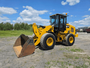 2015 Caterpillar 926M wheel loader front left view with bucket
