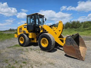 2015 Caterpillar 926M wheel loader front right view