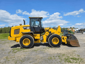 2015 Caterpillar 926M wheel loader right side view