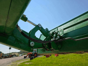Vérins et structure du chargeur frontal John Deere