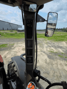 Tableau de bord latéral et affichage du Case IH Maxxum 115