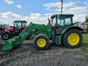 Tracteur John Deere 6110R 2017 avec chargeur John Deere 640R usagé à vendre chez Les Équipements Daigle