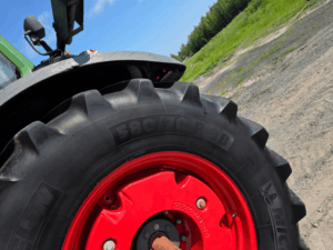 Rear Michelin 580/70 R38 tire on the 2021 Fendt 514 Vario tractor in excellent condition.
