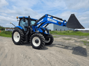 Côté avant gauche du New Holland T6.145 avec chargeur Quicke