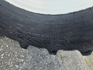 Pneu arrière 420/65R30 du tracteur New Holland T4.75