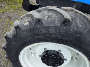 Pneu avant 280/85R24 du New Holland T4.75