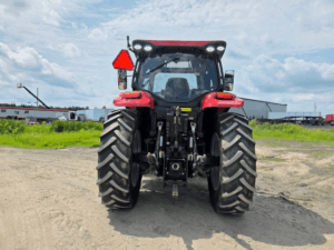 Vue arrière du tracteur Case IH Maxxum 115 2022