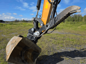 Geith hydraulic coupler with thumb on 2024 Case CX85E excavator
