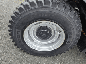 380/80R24 front tire on Case IH Farmall 105U