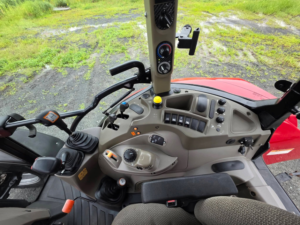 Case IH Farmall 105U controls and 24x24 transmission