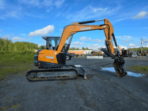 Case CX85E 2024 usagée vue côté gauche avec bras hydraulique et godet