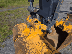 Godet et attache excavatrice John Deere 50G