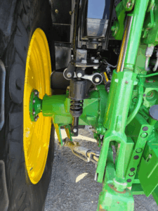 Détail essieu arrière tracteur John Deere 6110M 2020