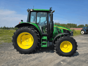 Profil droit du tracteur John Deere 6110M année 2020
