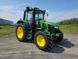 Tracteur agricole John Deere 6110M 2020 usagé à vendreJohn Deere 6110M 2020 prêt pour les travaux agricoles.