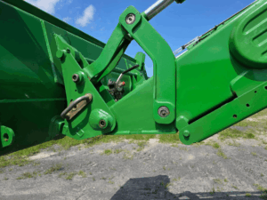 Attache rapide chargeur John Deere 600R sur tracteur 6110M 2022