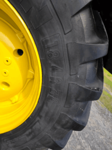 Pneu arrière tracteur John Deere 6110M 2022 usagé