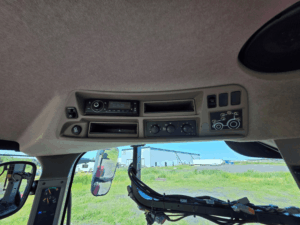 Radio et commandes de climatisation du Case IH Puma 150