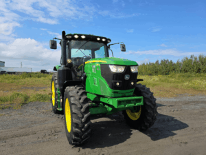 Used 2016 John Deere 6145R tractor for sale in Quebec