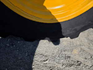 État du pneu de la rétrocaveuse John Deere 310SL 2018